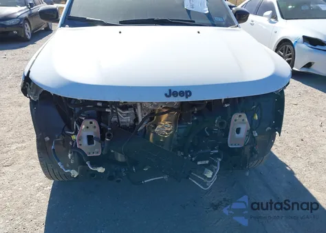 2025 Jeep Compass Latitude 4X4 z USA, uszkodzony, nr VIN 3C4NJDBN6ST570335